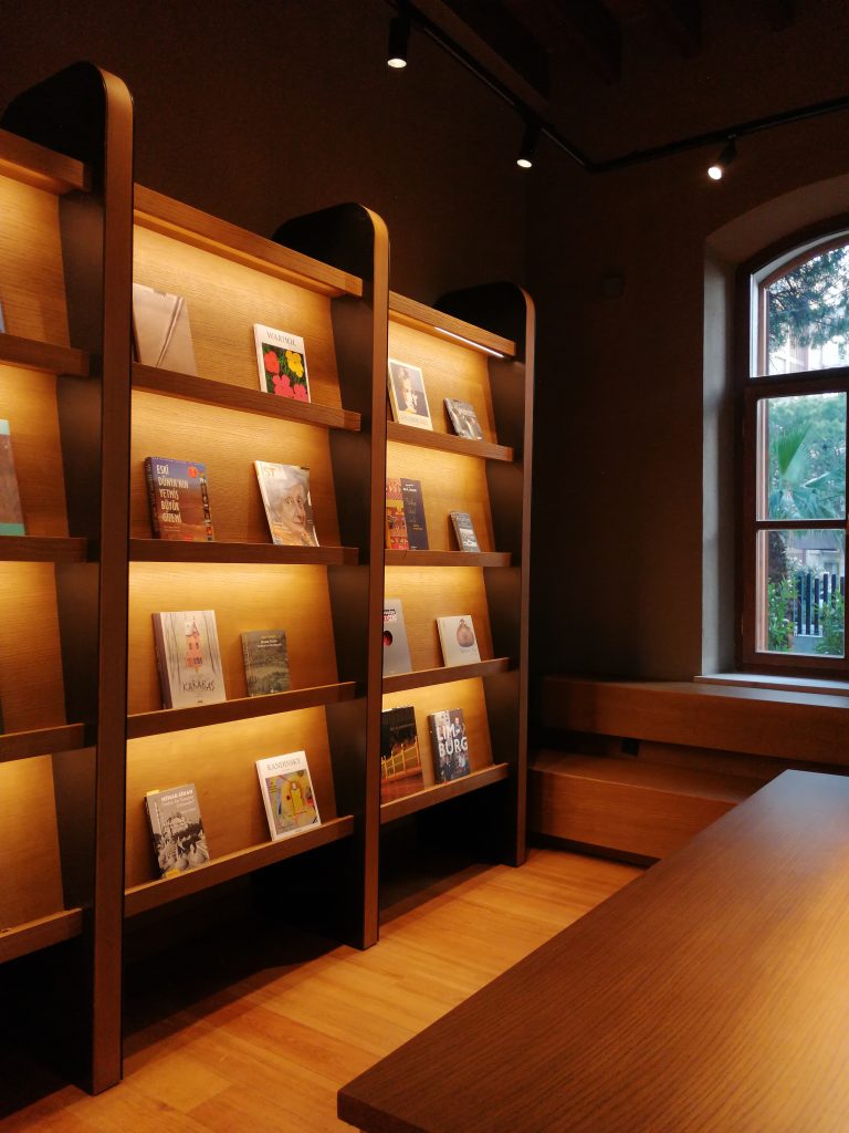 Revamping RV Interiors: Reupholstering And Refurbishing Tips